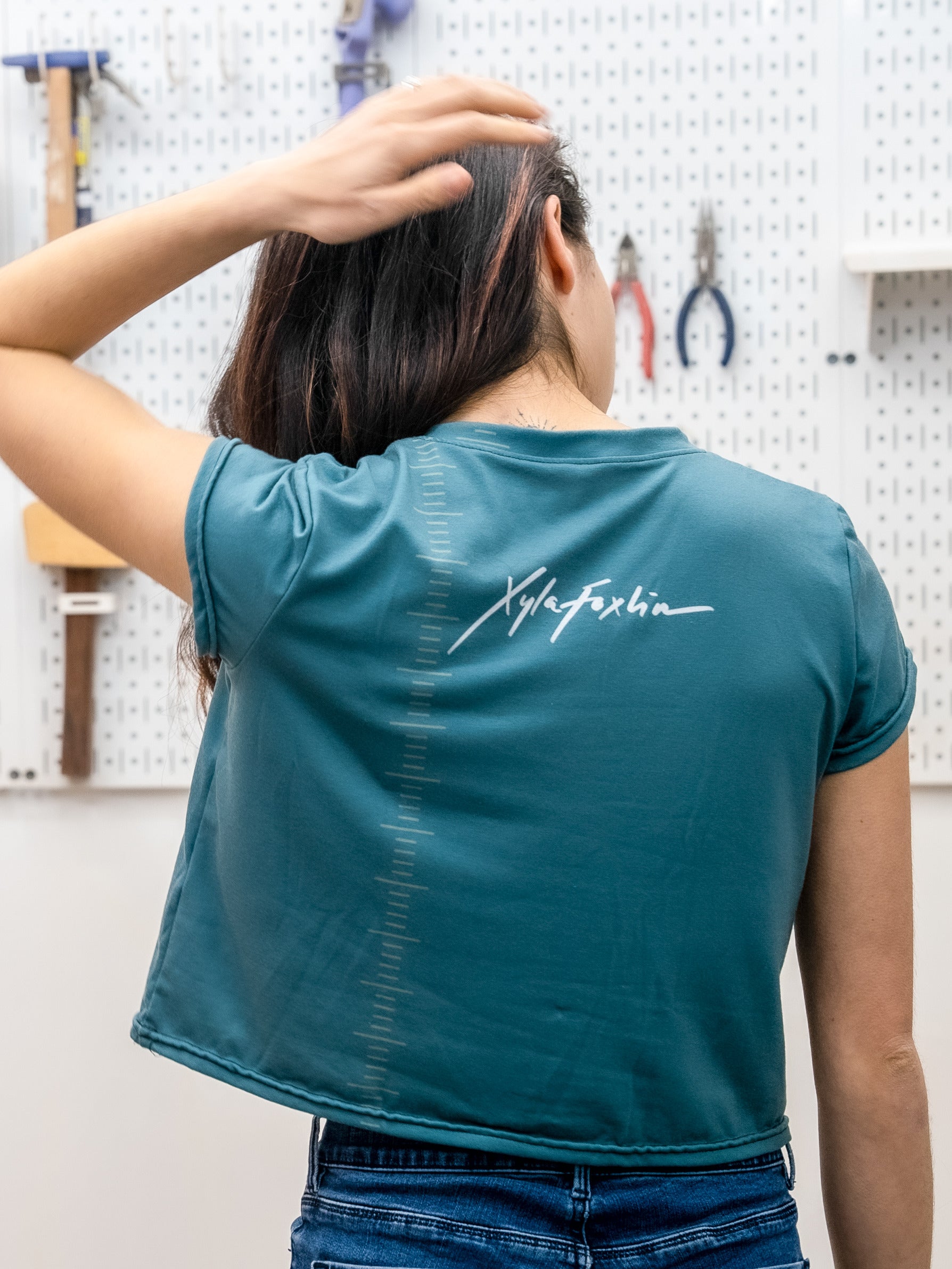 サニー Measure Once Cut Twice Crop Tee - Green – Xyla Foxlin