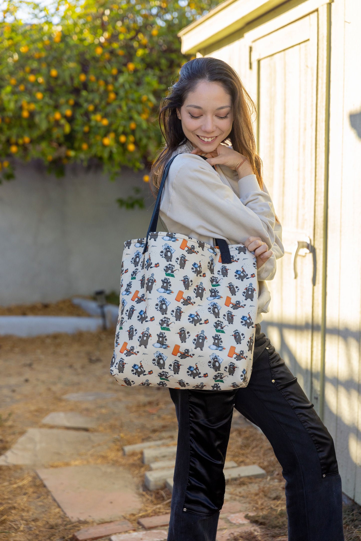 AH! RACCOONS EVERYWHERE! Tote Bag